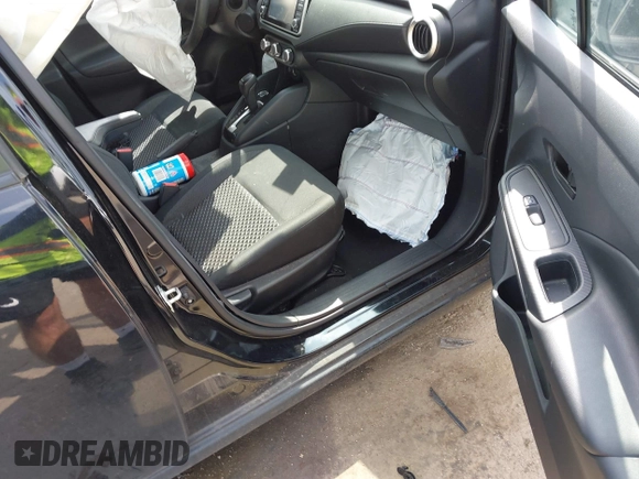2020 Nissan Versa S z VIN 3N1CN8DV7LL891451, wystawiony jako IAAI lot #41871961 z przebiegiem Nie podano mil oraz . Historia ofert i sprzedaży dostępna na DreamBid. Obrazek 5.