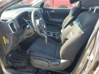 2017 Kia Sportage LX z VIN KNDPMCACXH7068094, wystawiony jako Copart lot #56706805 z przebiegiem 119 304 mil mil oraz Szkoda całkowita • Salvage title. Historia ofert i sprzedaży dostępna na DreamBid. Obrazek 7.