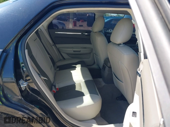 2008 Chrysler 300 Touring with VIN 2C3LA53G78H272475, listed as a IAAI auction lot 41998387 with 177,858 mi miles. Bid and sale history available at carsss.com. Image 8.