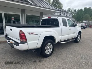 2008 Toyota Tacoma z VIN 5TEUU42N58Z487696, wystawiony jako IAAI lot #42355037 z przebiegiem 147 944 mil mil oraz . Historia ofert i sprzedaży dostępna na DreamBid. Obrazek 4.