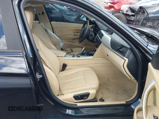 2013 BMW 3 Series 328i xDrive с VIN WBA3B5C55DF592295, выставлен на аукционе IAAI как лот 42231213 с пробегом 131 473 миль миль и . История ставок и продаж доступна на DreamBid. Изображение 5.