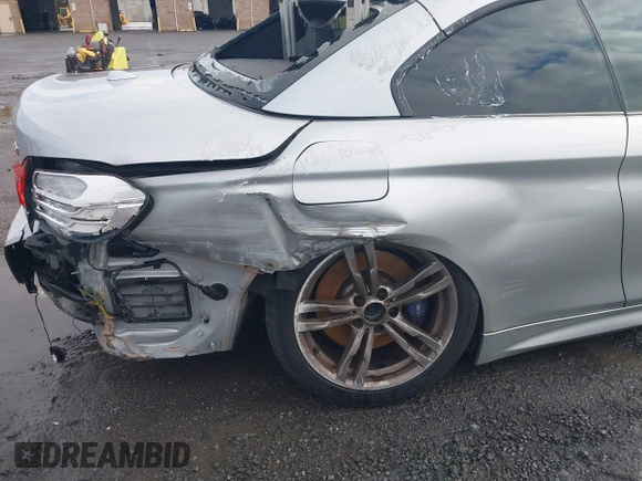 2015 BMW 4 Series 428i with VIN WBA3V7C50FP772915, listed as a IAAI auction lot 41526014 with 116,800 mi miles. Bid and sale history available at carsss.com. Image 6.