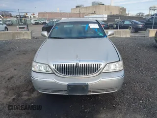 2008 Lincoln Town Car Limited z VIN 2LNHM82V78X646773, wystawiony jako IAAI lot #41738970 z przebiegiem 135 938 mil mil oraz . Historia ofert i sprzedaży dostępna na DreamBid. Obrazek 12.