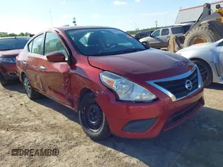 2017 Nissan Versa SV z VIN 3N1CN7AP6HK445238, wystawiony jako IAAI lot #42184409 z przebiegiem 135 110 mil mil oraz . Historia ofert i sprzedaży dostępna na DreamBid. Obrazek 1.
