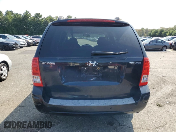 2008 Hyundai Entourage GLS z VIN KNDMC233X86045787, wystawiony jako Copart lot #70932554 z przebiegiem 236 192 mil mil oraz Czysty tytuł • Clean title. Historia ofert i sprzedaży dostępna na DreamBid. Obrazek 6.