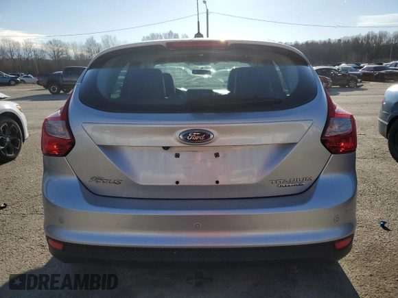 2014 Ford Focus Titanium z VIN 1FADP3N2XEL263357, wystawiony jako Copart lot #84610634 z przebiegiem 142 023 mil mil oraz Nie do naprawy • Non repairable. Historia ofert i sprzedaży dostępna na DreamBid. Obrazek 6.