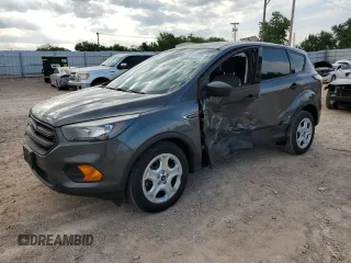 2018 Ford Escape S с VIN 1FMCU0F70JUC75699, выставлен на аукционе Copart как лот 58175595 с пробегом 96 260 миль миль и Списание • Salvage title. История ставок и продаж доступна на DreamBid. Изображение 1.