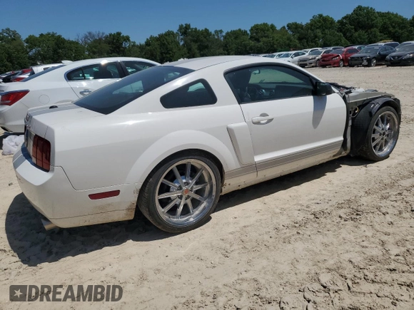 2007 Ford Mustang GT Deluxe with VIN 1ZVHT82H475311629, listed as a Copart auction lot 61920705 with 111,557 mi miles and Clean title. Bid and sale history available at DreamBid. Image 3.