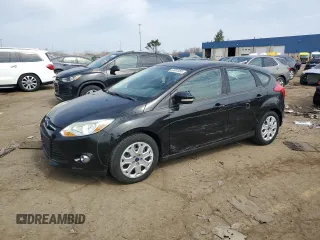 2012 Ford Focus SE z VIN 1FAHP3K22CL457335, wystawiony jako Copart lot #53061085 z przebiegiem 140 229 mil mil oraz Szkody całkowita. Historia ofert i sprzedaży dostępna na DreamBid. Obrazek 1.