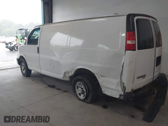 2013 Chevrolet Express Cargo z VIN 1GCWGFBA8D1101785, wystawiony jako IAAI lot #42617920 z przebiegiem 164 366 mil mil oraz . Historia ofert i sprzedaży dostępna na DreamBid. Obrazek 3.