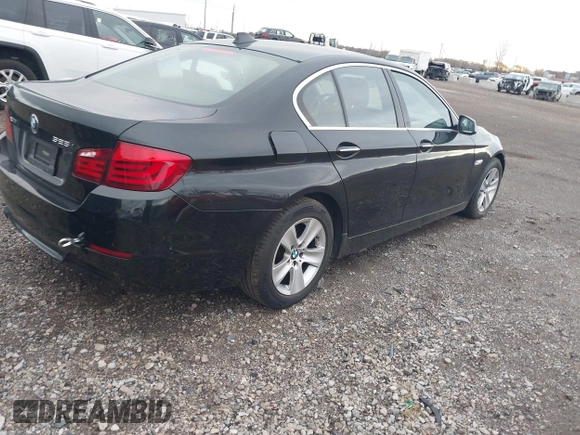 2013 BMW 5 Series 528i xDrive with VIN WBAXH5C59DDW15444, listed as a IAAI auction lot 40818314 with 114,901 mi miles and . Bid and sale history available at DreamBid. Image 4.