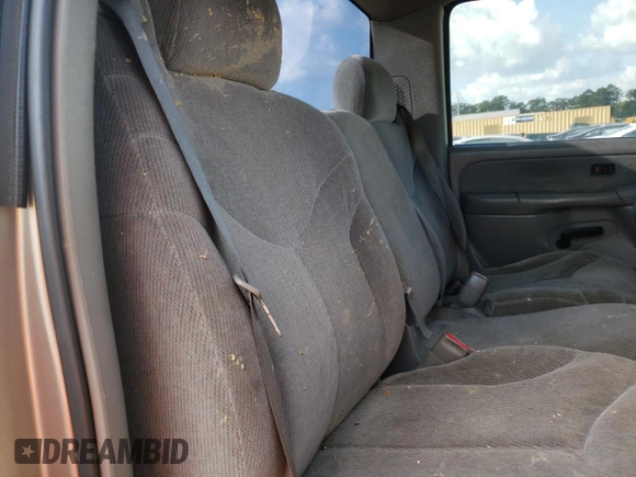 2000 GMC New Sierra 1500 SLE with VIN 1GTEC14T0YE377935, listed as a Copart auction lot 74091684 with 255,760 mi miles and Salvage Title. Bid and sale history available at carsss.com. Image 10.