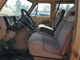 1992 GMC Vandura z VIN 2GTGG39K7N4508329, wystawiony jako Copart lot #56752215 z przebiegiem 248 713 mil mil oraz Tytuł czysty. Historia ofert i sprzedaży dostępna na DreamBid. Obrazek 7.