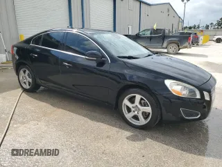 2013 Volvo S60 T5 Premier z VIN YV1612FS1D2207965, wystawiony jako Copart lot #53524305 z przebiegiem 142 117 mil mil oraz Tytuł czysty. Historia ofert i sprzedaży dostępna na DreamBid. Obrazek 4.