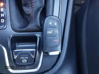 2019 Jeep Cherokee Trailhawk z VIN 1C4PJMBX0KD210316, wystawiony jako IAAI lot #42155261 z przebiegiem 100 889 mil mil oraz . Historia ofert i sprzedaży dostępna na DreamBid. Obrazek 11.