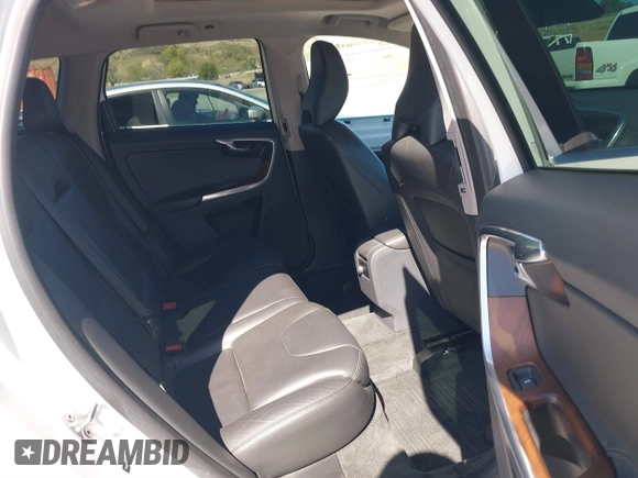 2017 Volvo XC60 Inscription с VIN YV440MDUXH2011767, выставлен на аукционе IAAI как лот 41816118 с пробегом 185 901 миль миль и . История ставок и продаж доступна на DreamBid. Изображение 8.