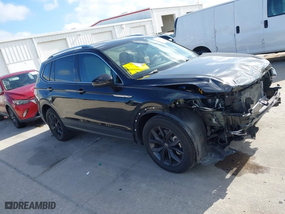 2023 Volkswagen Tiguan SE with VIN 3VV3B7AX9PM062632, listed as a IAAI auction lot 41943020 with 40,995 mi miles. Bid and sale history available at carsss.com. Image 14.