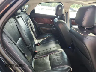 2016 Jaguar XJ R-Sport z VIN SAJWJ1CD8G8V95608, wystawiony jako Copart lot #59103615 z przebiegiem 119 066 mil mil oraz Szkoda całkowita • Salvage title. Historia ofert i sprzedaży dostępna na DreamBid. Obrazek 10.