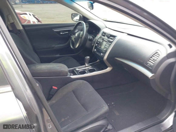 2014 Nissan Altima 2.5 SV with VIN 1N4AL3AP3EC426902, listed as a IAAI auction lot 42010417 with 200,050 mi miles. Bid and sale history available at carsss.com. Image 5.