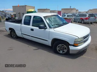 2000 GMC New Sierra 1500 SLE with VIN 1GTEC19V8YZ280016, listed as a IAAI auction lot 42190413 with Not Provided miles. Bid and sale history available at carsss.com. Image 1.