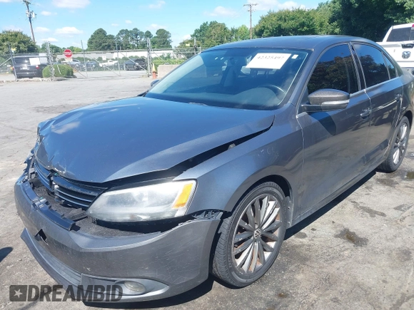2011 Volkswagen Jetta SEL with VIN 3VWLZ7AJXBM352695, listed as a IAAI auction lot 42325497 with 166,864 mi miles and . Bid and sale history available at DreamBid. Image 18.