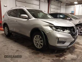 2017 Nissan Rogue SV z VIN 5N1AT2MV4HC877013, wystawiony jako IAAI lot #41831244 z przebiegiem 147 399 mil mil oraz . Historia ofert i sprzedaży dostępna na DreamBid. Obrazek 1.