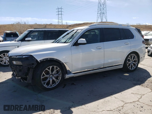 2023 BMW X7 xDrive40i z VIN 5UX23EM06P9N62562, wystawiony jako Copart lot #44948594 z przebiegiem 35 091 mil mil oraz Szkoda całkowita • Salvage title. Historia ofert i sprzedaży dostępna na DreamBid. Obrazek 1.