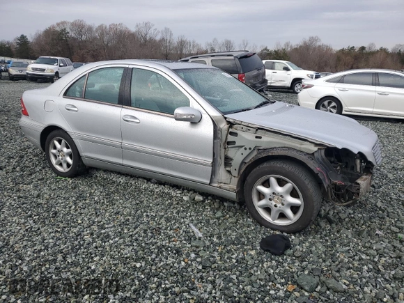 2002 Mercedes-Benz C 230/260/280/320 with VIN WDBRF64J12F268260, listed as a Copart auction lot 83299754 with 159,243 mi miles and Salvage Title. Bid and sale history available at DreamBid. Image 4.