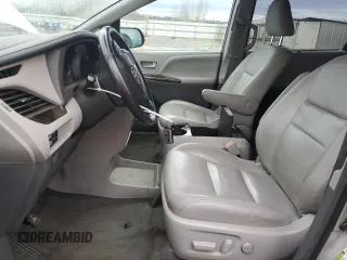2018 Toyota Sienna XLE z VIN 5TDDZ3DC8JS199035, wystawiony jako Copart lot #48524005 z przebiegiem 98 580 mil mil oraz Szkoda całkowita • Salvage title. Historia ofert i sprzedaży dostępna na DreamBid. Obrazek 7.
