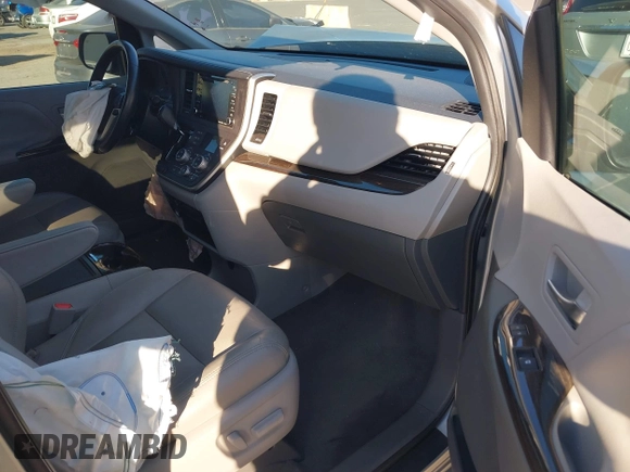 2020 Toyota Sienna XLE Auto Access Seat with VIN 5TDYZ3DC0LS049229, listed as a IAAI auction lot 41635807 with 102,674 mi miles. Bid and sale history available at carsss.com. Image 5.
