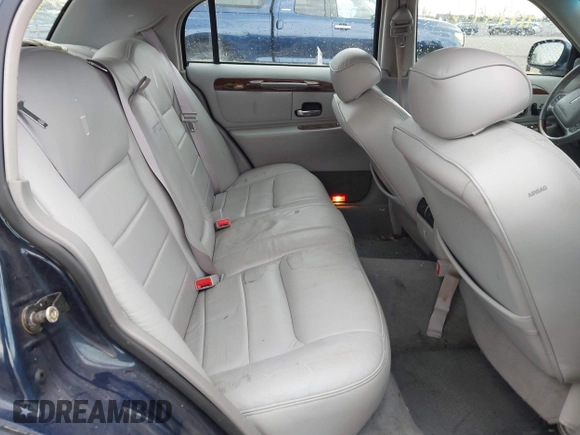 2001 Lincoln Town Car Signature with VIN 1LNHM82W61Y733577, listed as a IAAI auction lot 41899175 with 105,083 mi miles and . Bid and sale history available at DreamBid. Image 8.