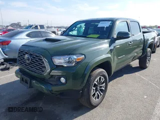 2021 Toyota Tacoma SR z VIN 3TMCZ5AN7MM395940, wystawiony jako IAAI lot #41860127 z przebiegiem 39 338 mil mil oraz . Historia ofert i sprzedaży dostępna na DreamBid. Obrazek 2.