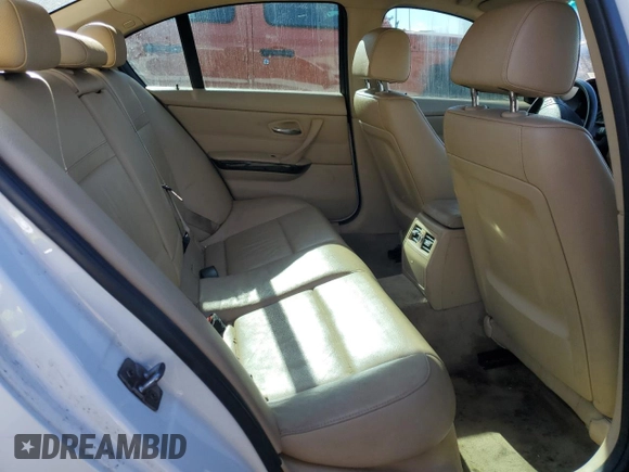 2011 BMW 3 Series 328i xDrive z VIN WBAPK5G54BNN28957, wystawiony jako Copart lot #41448975 z przebiegiem 184 889 mil mil oraz Szkoda całkowita • Salvage title. Historia ofert i sprzedaży dostępna na DreamBid. Obrazek 10.