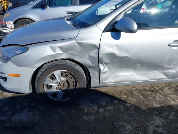 2011 Hyundai Elantra Touring GLS with VIN KMHDC8AE4BU092917, listed as a IAAI auction lot 41606183 with NaN miles. Bid and sale history available at carsss.com. Image 6.