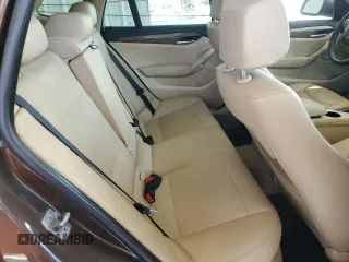 2013 BMW X1 xDrive28i z VIN WBAVL1C53DVR82218, wystawiony jako Copart lot #57795745 z przebiegiem Nie podano mil oraz Tytuł czysty. Historia ofert i sprzedaży dostępna na DreamBid. Obrazek 11.