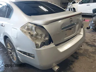 2008 Nissan Altima 2.5 with VIN 1N4AL21E88N538435, listed as a IAAI auction lot 41691649 with 230,967 mi miles. Bid and sale history available at carsss.com. Image 6.