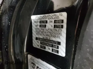 2005 Jaguar XJ Vanden Plas z VIN SAJWA82C65SG44373, wystawiony jako Copart lot #84091444 z przebiegiem 141 993 mil mil oraz Szkoda całkowita • Salvage title. Historia ofert i sprzedaży dostępna na DreamBid. Obrazek 12.