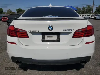 2013 BMW 5 Series 535i z VIN WBAFR7C57DC821405, wystawiony jako Copart lot #65239815 z przebiegiem 102 475 mil mil oraz Czysty tytuł • Clean title. Historia ofert i sprzedaży dostępna na DreamBid. Obrazek 6.