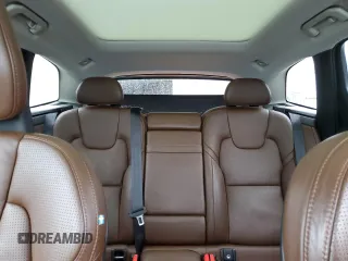 2018 Volvo XC60 Inscription с VIN YV4A22RL8J1061208, выставлен на аукционе Copart как лот 56028255 с пробегом 70 519 миль миль и Списание • Salvage title. История ставок и продаж доступна на DreamBid. Изображение 10.