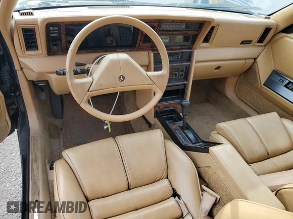 1987 Chrysler LeBaron z VIN 1C3CJ51E1HG137845, wystawiony jako Copart lot #86610254 z przebiegiem Nie podano mil oraz Czysty tytuł • Clean title. Historia ofert i sprzedaży dostępna na DreamBid. Obrazek 8.
