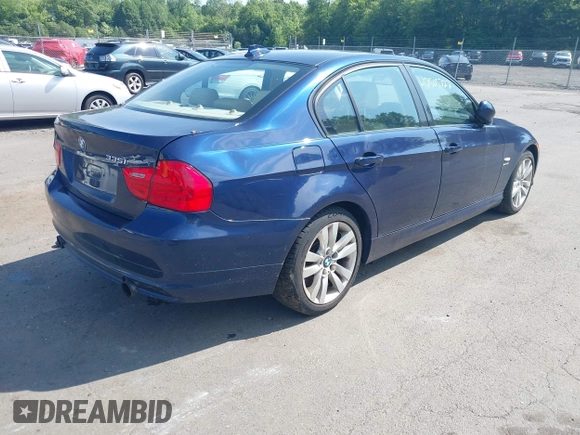 2011 BMW 3 Series 335i xDrive z VIN WBAPL5G53BNN22645, wystawiony jako IAAI lot #42505727 z przebiegiem 136 518 mil mil oraz . Historia ofert i sprzedaży dostępna na DreamBid. Obrazek 4.