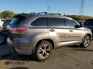 2016 Toyota Highlander XLE z VIN 5TDJKRFH0GS500635, wystawiony jako Copart lot #73833634 z przebiegiem 108 884 mil mil oraz Czysty tytuł • Clean title. Historia ofert i sprzedaży dostępna na DreamBid. Obrazek 3.