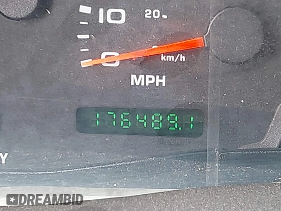 2003 Ford F-350 XL z VIN 1FTSW31P53ED77760, wystawiony jako IAAI lot #41656643 z przebiegiem 176 489 mil mil oraz . Historia ofert i sprzedaży dostępna na DreamBid. Obrazek 14.