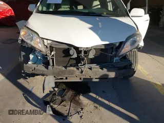 2018 Toyota Sienna XLE Auto Access Seat with VIN 5TDYZ3DC9JS907715, listed as a IAAI auction lot 41557733 with 133,270 mi miles. Bid and sale history available at carsss.com. Image 6.