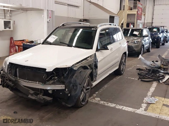 2013 Mercedes-Benz GLK-Class GLK 350 with VIN WDCGG8JB1DG044041, listed as a IAAI auction lot 40719002 with 85,861 mi miles. Bid and sale history available at carsss.com. Image 2.