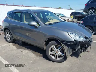 2013 Porsche Cayenne z VIN WP1AA2A24DLA19117, wystawiony jako IAAI lot #42111056 z przebiegiem 117 632 mil mil oraz . Historia ofert i sprzedaży dostępna na DreamBid. Obrazek 1.