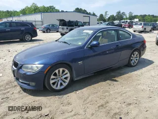 2013 BMW 3 Series 328i xDrive z VIN WBAKF3C57DJ385344, wystawiony jako Copart lot #53047325 z przebiegiem 146 852 mil mil oraz Szkoda całkowita • Salvage title. Historia ofert i sprzedaży dostępna na DreamBid. Obrazek 1.