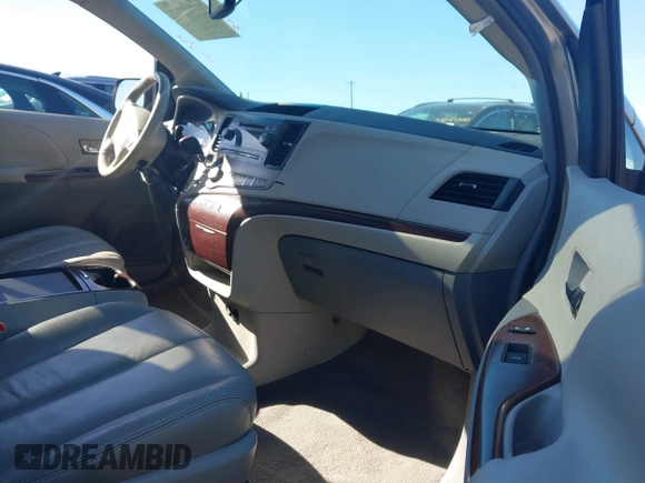 2011 Toyota Sienna XLE AAS with VIN 5TDYK3DC5BS039959, listed as a IAAI auction lot 41803881 with 129,479 mi miles. Bid and sale history available at carsss.com. Image 5.