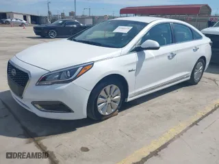 2017 Hyundai Sonata Hybrid SE with VIN KMHE24L35HA075551, listed as a IAAI auction lot 41666119 with 28,951 mi miles. Bid and sale history available at carsss.com. Image 2.