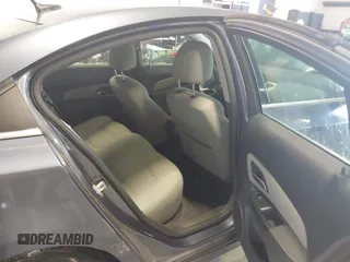 2014 Chevrolet Cruze 1LT z VIN 1G1PC5SB4E7140559, wystawiony jako IAAI lot #42622597 z przebiegiem 127 756 mil mil oraz . Historia ofert i sprzedaży dostępna na DreamBid. Obrazek 8.
